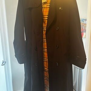 Burberry Black Trench Coat with Classic Check Lining